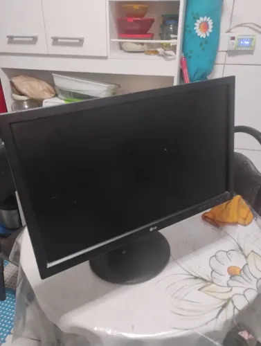 Monitor 23 polegadas HDMI VGA DVI..para conserto 