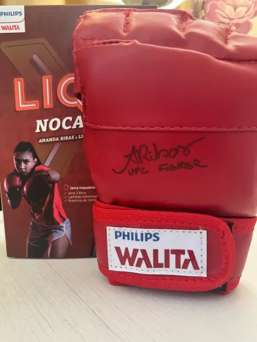 Luva de UFC autografada novinha!!