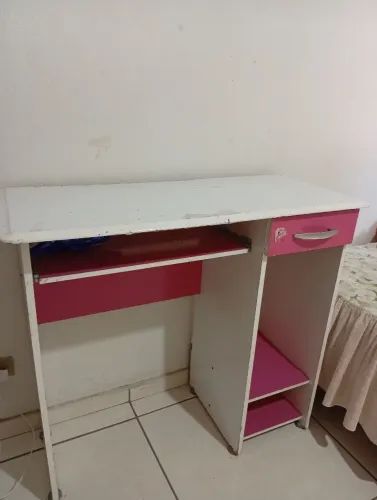 Mesa de estudo/escritório com gaveta
