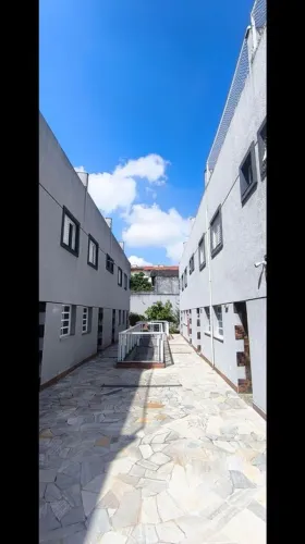 Casa em Condomínio com 3 Quarto(s) e 3 banheiro(s) para Alugar, 75 m² por R$ 4333 / Mês