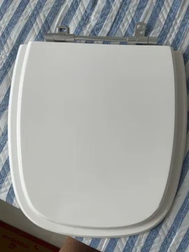Assento sanitário Policlass resina moldada 