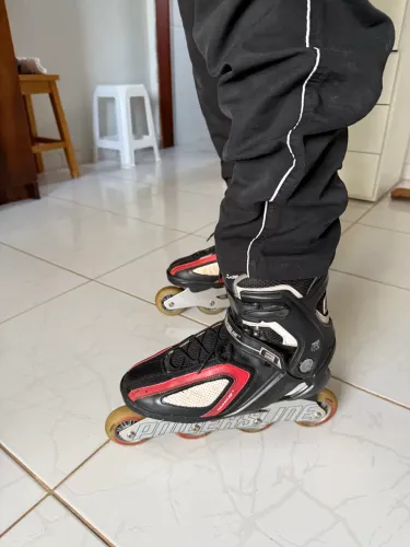 Patins Powerslide 4 rodas ( tem uma tira que precisa de conserto, mas dá pra usar)
