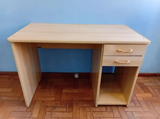 Mesa para escritório com duas gavetas