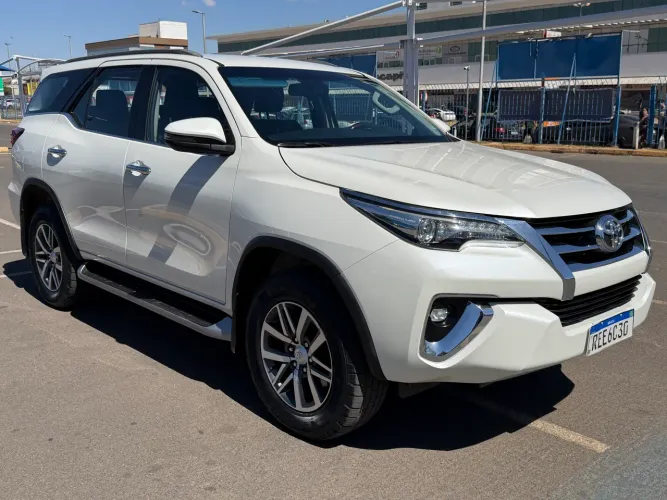 Toyota Hilux SW4 SRX 4X4 2.8 TDI 16V Dies. Aut. 2020