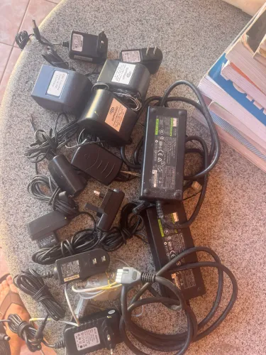Lote Fechado Com 14 Fontes Variadas Para Técnicos, CFTV e Bancada