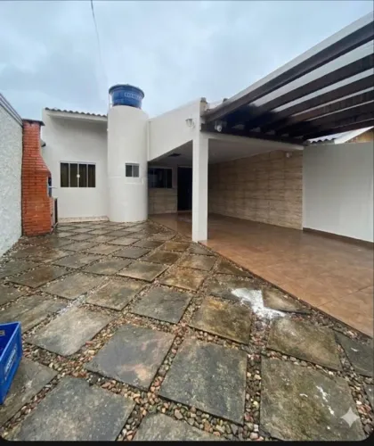 Casa a venda em Foz do Iguaçu 4 quartos, 2 banheiros, placas solares , mobiliada.