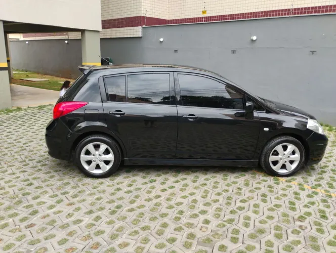 Nissan Tiida SL 1.8/1.8 Flex 16V Aut. 2012