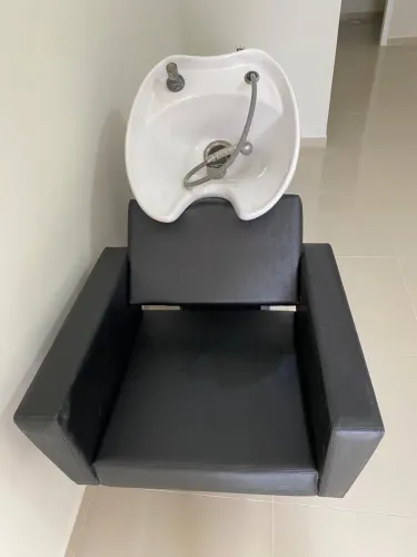 Lavatório para Salão de Beleza Semi Novo Preto