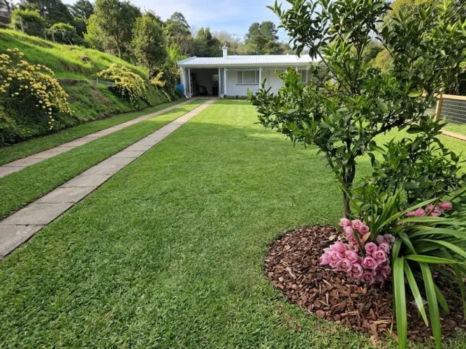 Vende-se 2 casas com terreno 700mt2