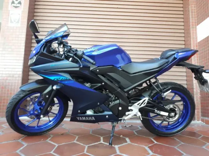 Yamaha YZF R15 ABS 2025.