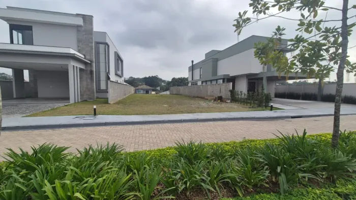 Terreno em condomínio fechado à venda no bairro Glória em Joinville-SC por R$899.000,00.