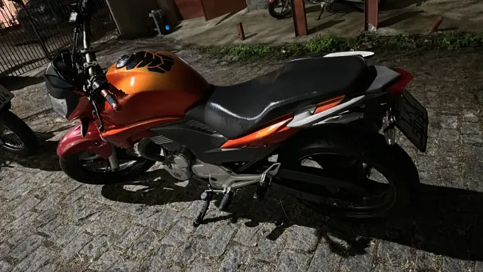 Vendo cb 300r 8.500$ pra sair rápido