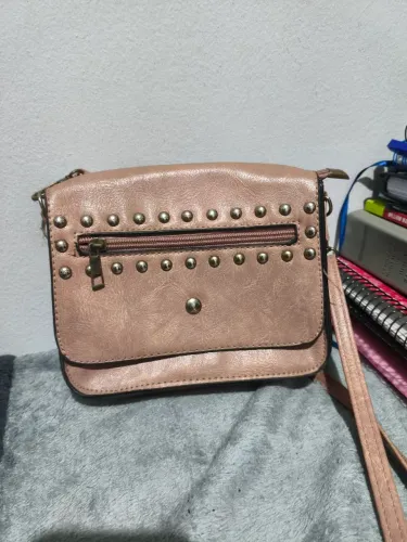 Bolsa rosa de couro sintético