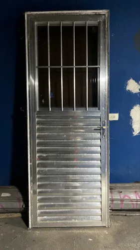 Porta de alumínio usada 2,10 x 0,80 