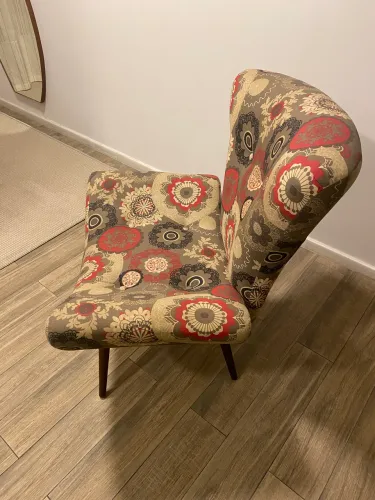 Poltrona Decorativa com Pés Palito - Menegaz