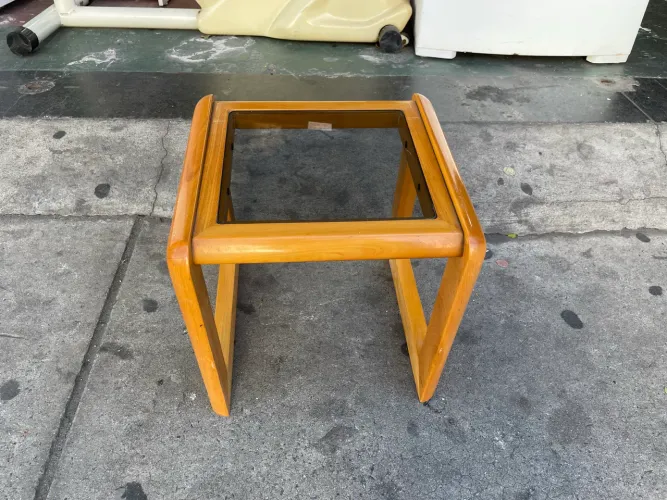 Mesa de Centro Pequena em Madeira com Vidro Fumê