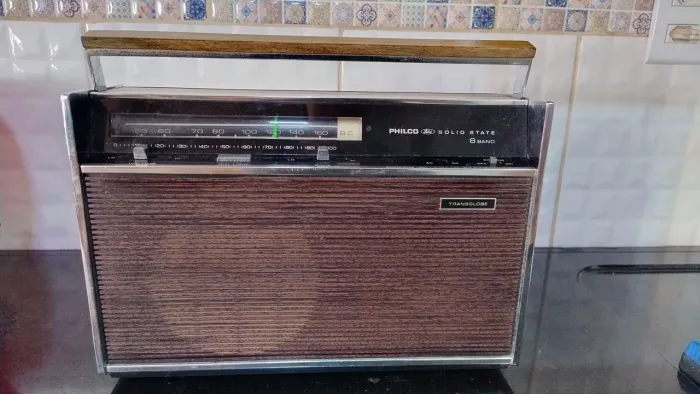 Antigo rádio Philco transglobe B482 funcionando 