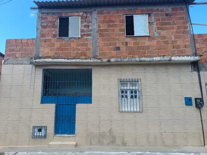 VENDE 02 CASAS JUNTAS OU SEPARADAS BEM LOCALIZADAS EM ITINGA PROXIMO AO PONTO DE ONIBUS.