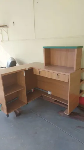 Vendo mesa de escritório em excelente estado com pouco tempo de uso.