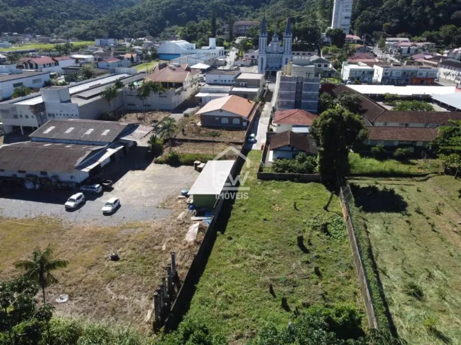 Terreno com 1094m² no Centro de Guaramirim, SC