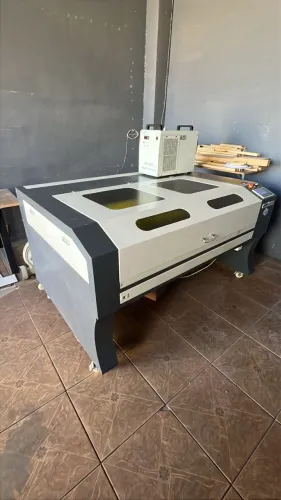 Máquina de Corte a Laser CNC CO2 13/90 100w de potência.