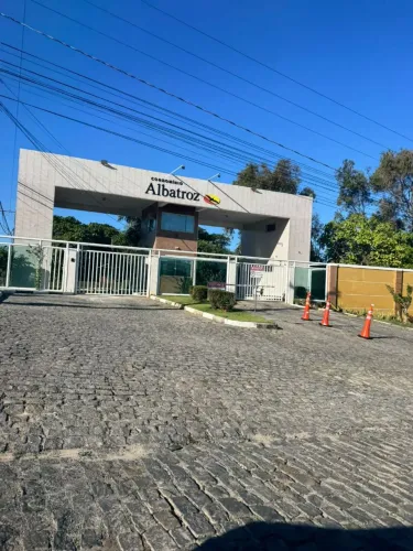 Refúgio Exclusivo em Jauá: Casa com Piscina e 1.200m² de Terreno no Cond. Albatroz