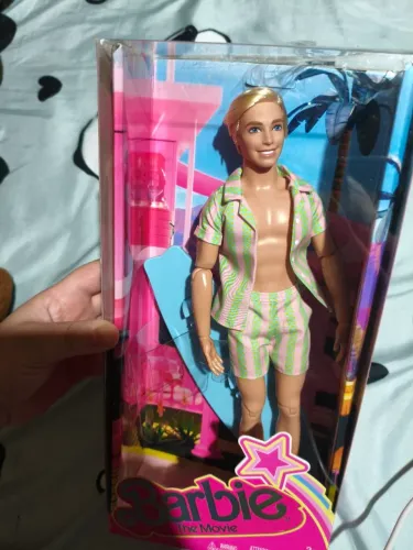 Boneco Ken praia filme da Barbie ? Novo,só abri uma vez, tirei o lacre pra olhar e guardei