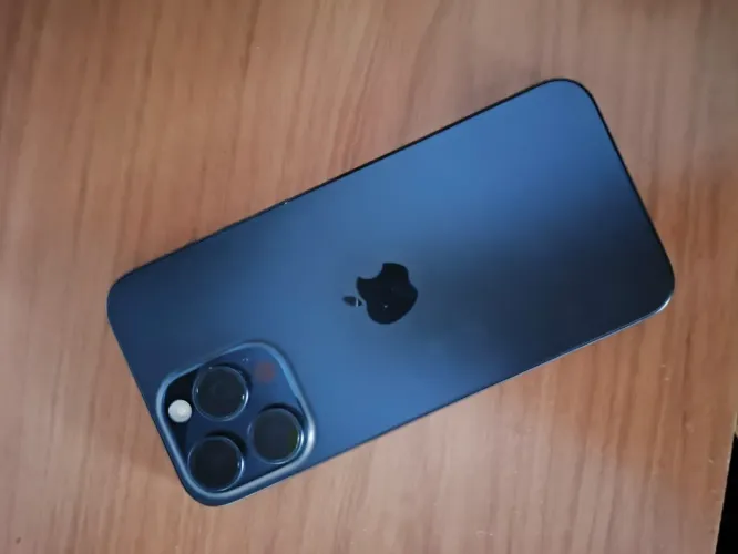 iPhone 15 Pro Max 256 semi-novo.