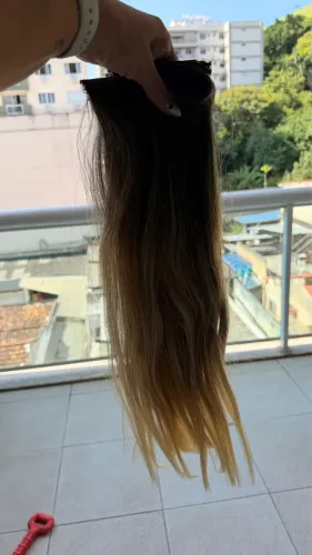 Mega hair brasileiro do sul medindo 50cm já com fita adesiva
