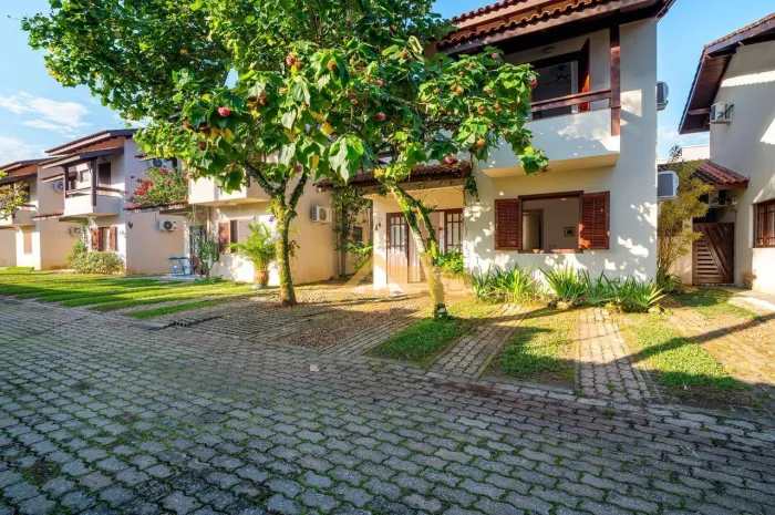 Casa em condominio Na praia de Juquehy- A venda, comprar ou alugar em Sao Sebastiao.