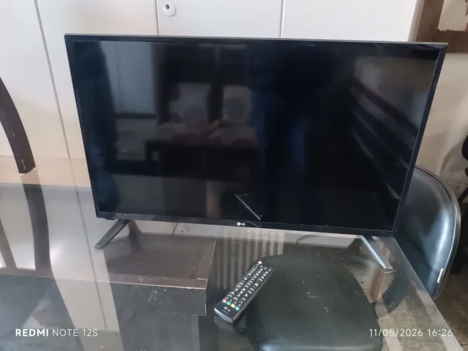 tv 32 polegadas sinal digital com controle Não é SMART 