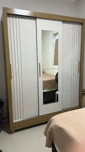 Guarda roupa semi novo excelente