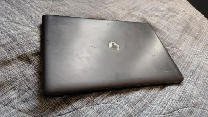 Notebook funcionando I3 7200 4gb ram (sem cabo de HDD, retirada de peças)