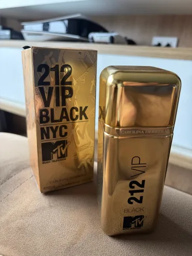 Frasco vazio de Perfume 212 VIP MTV 
