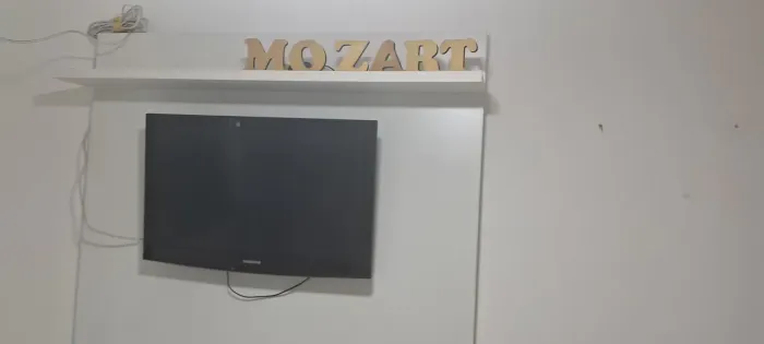 Painel para tv com prateleira
