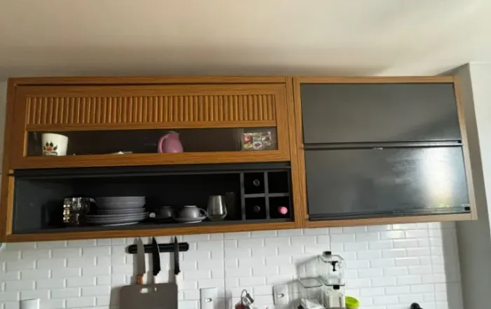 Armários aéreo de cozinha com adega