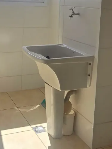 Vendo Tanque de Louça Branco com Coluna - 50x50cm (Tamanho Médio)