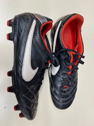 Chuteira Nike Tiempo 38