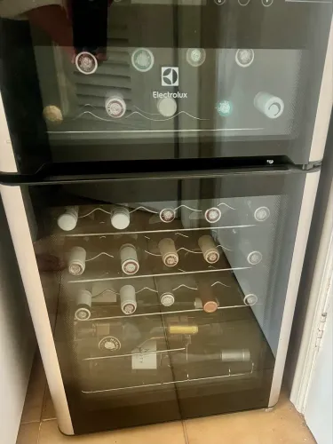 Adega Electrolux Vinhos 2 Portas Acd29 29 Garrafas - Inox