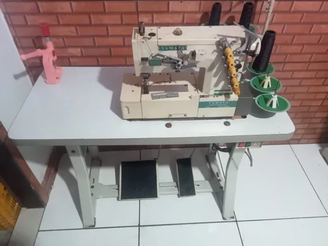 Maquina de costura galoneira