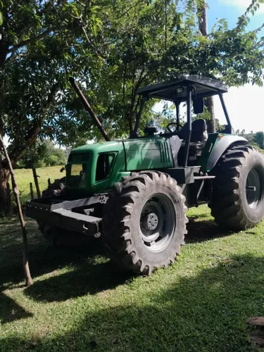 Trator Agrale motor mwm 150 cavalos direção idraulica traçado  ano 2011. 2012