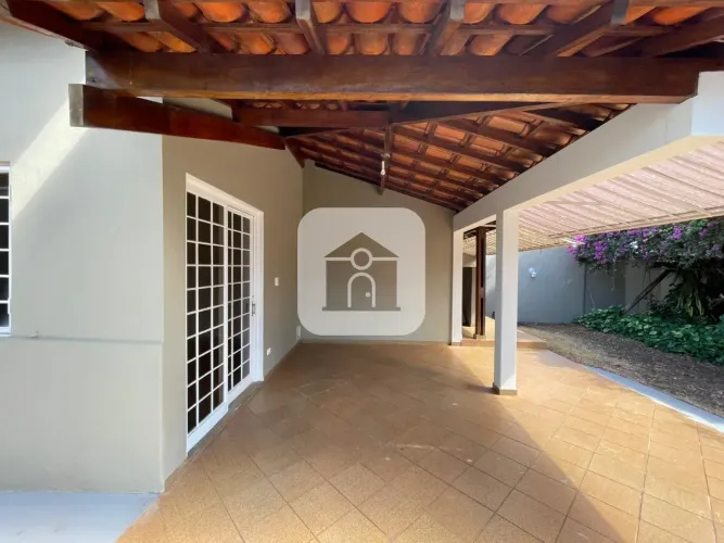 Casa para locação no bairro Patrimônio