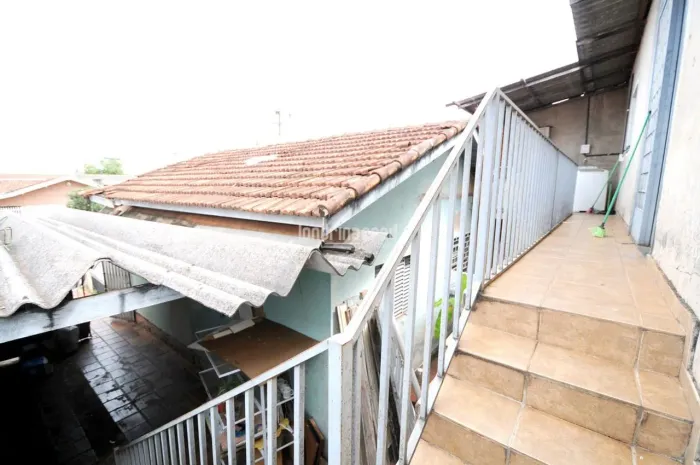 Casa à Venda em Conjunto Habitacional Violim, Londrina - PR