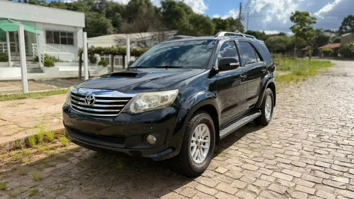 Toyota Hilux SW4 SRV D4-d 4X4 3.0 TDI Dies. AUT 2012