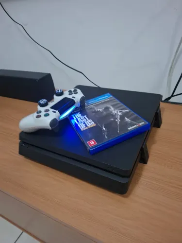 PLAYSTATION 4