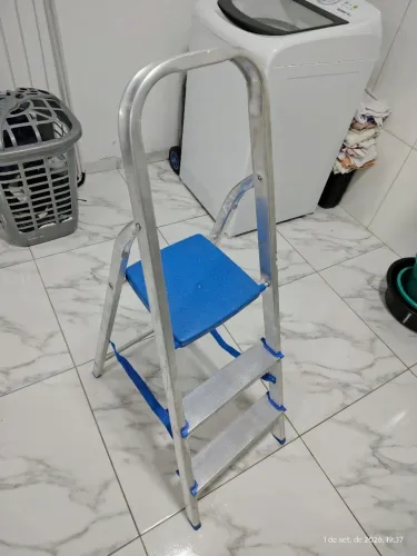 Escada de Alumínio Dobrável 3 Degraus