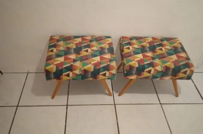 Duas Banquetas pé palito