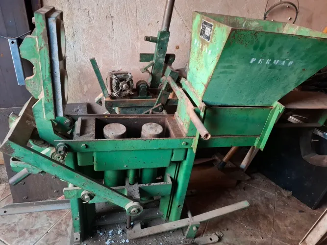 Maquina de fazer tijolo