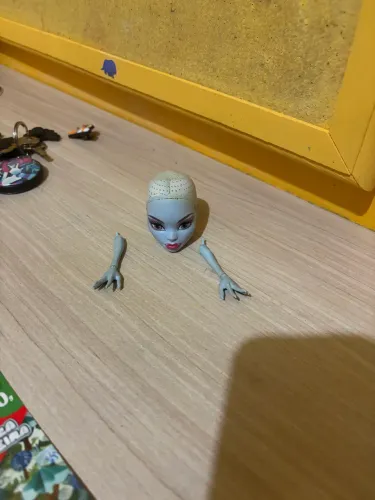 Braço de monster High Abbey g1