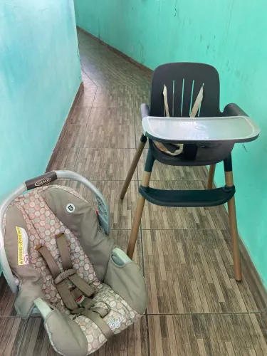 Vendo Cadeira de Alimentação Burigotto e Bebê Conforto Graco